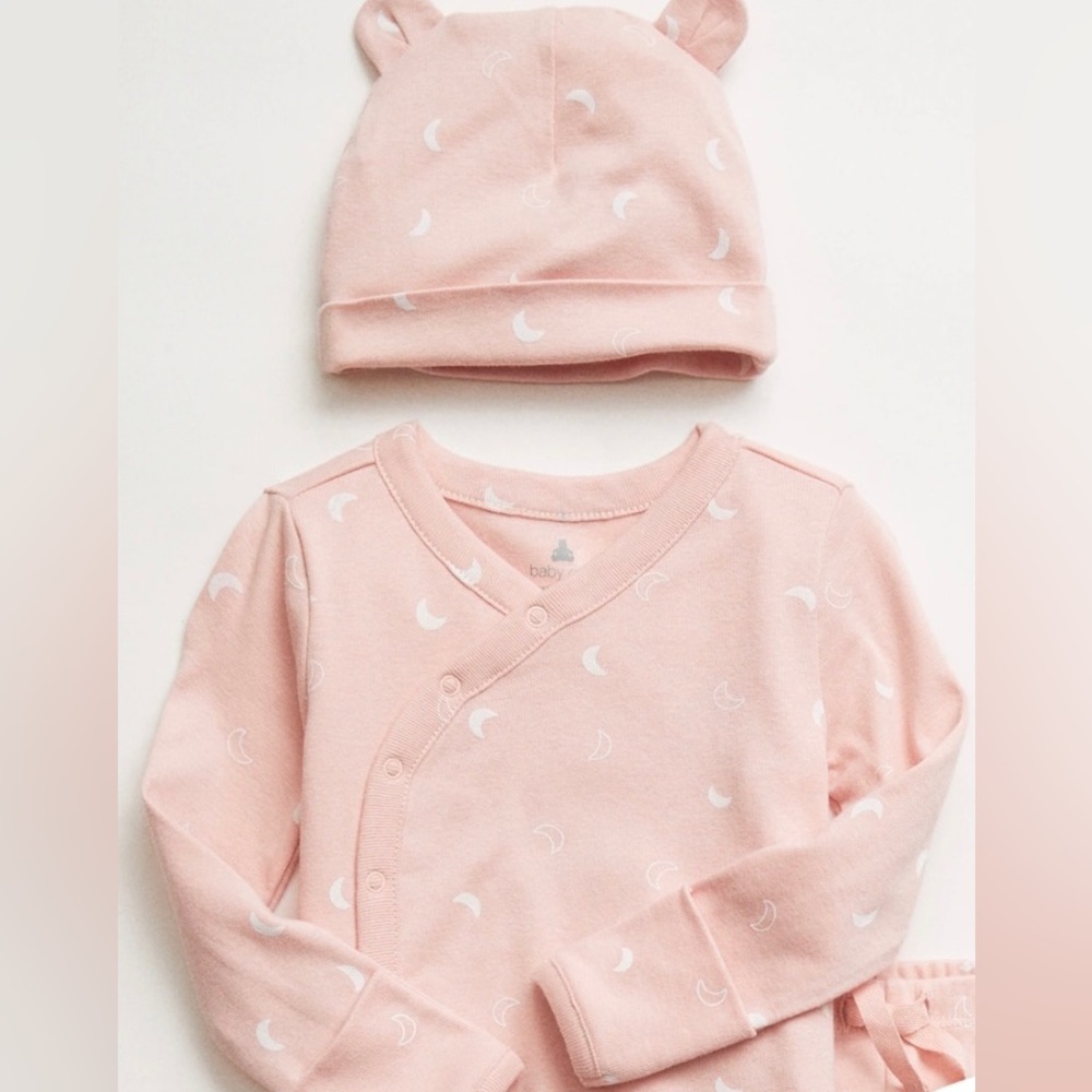 Baby GAP Newborn Top & Hat Set